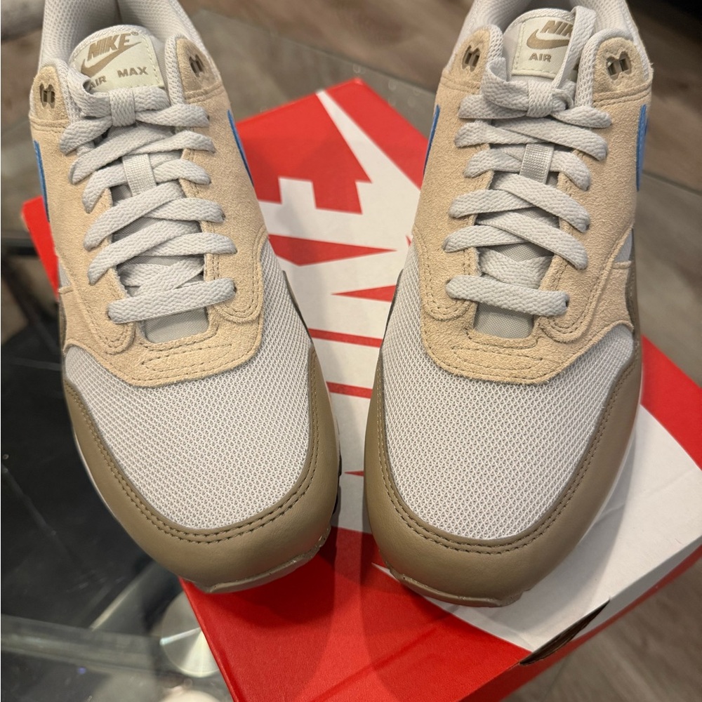 New Mens 10.5 Nike Air Max 1 ESS- Light Bone/ Psychic Blue. Original Box - Picture 2 of 8
